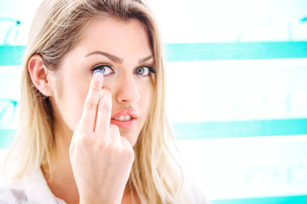 Colored contact lenses make you feel&nbsp;different