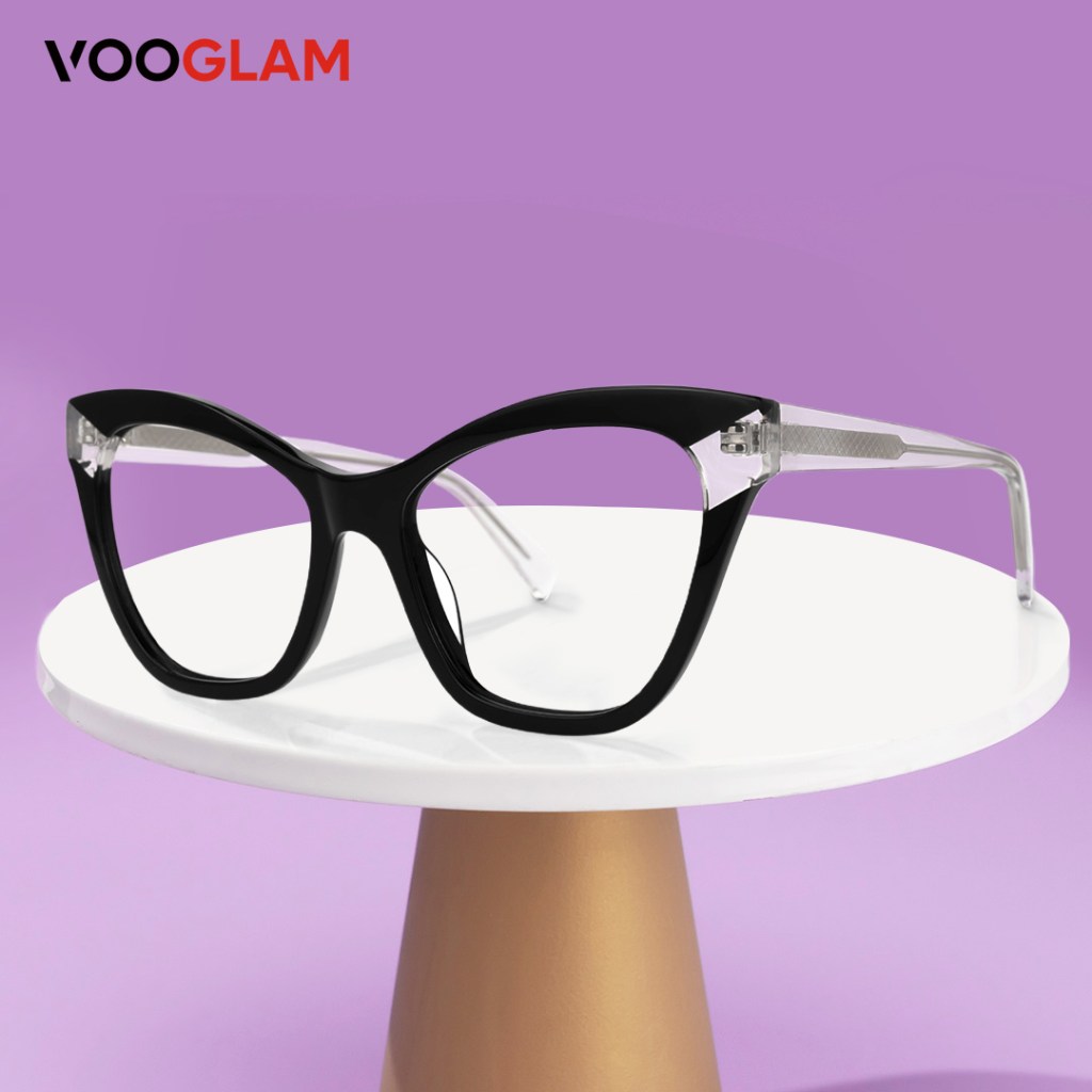 What are the advantages of plastic eyeglass frames?
