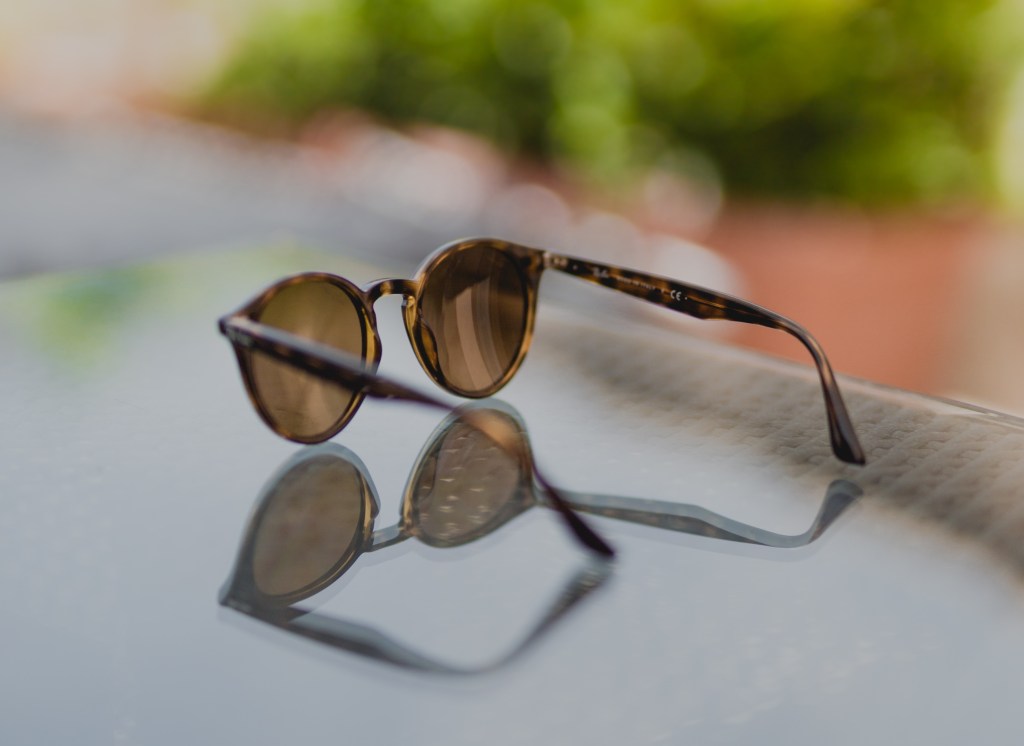 Round tortoiseshell glasses